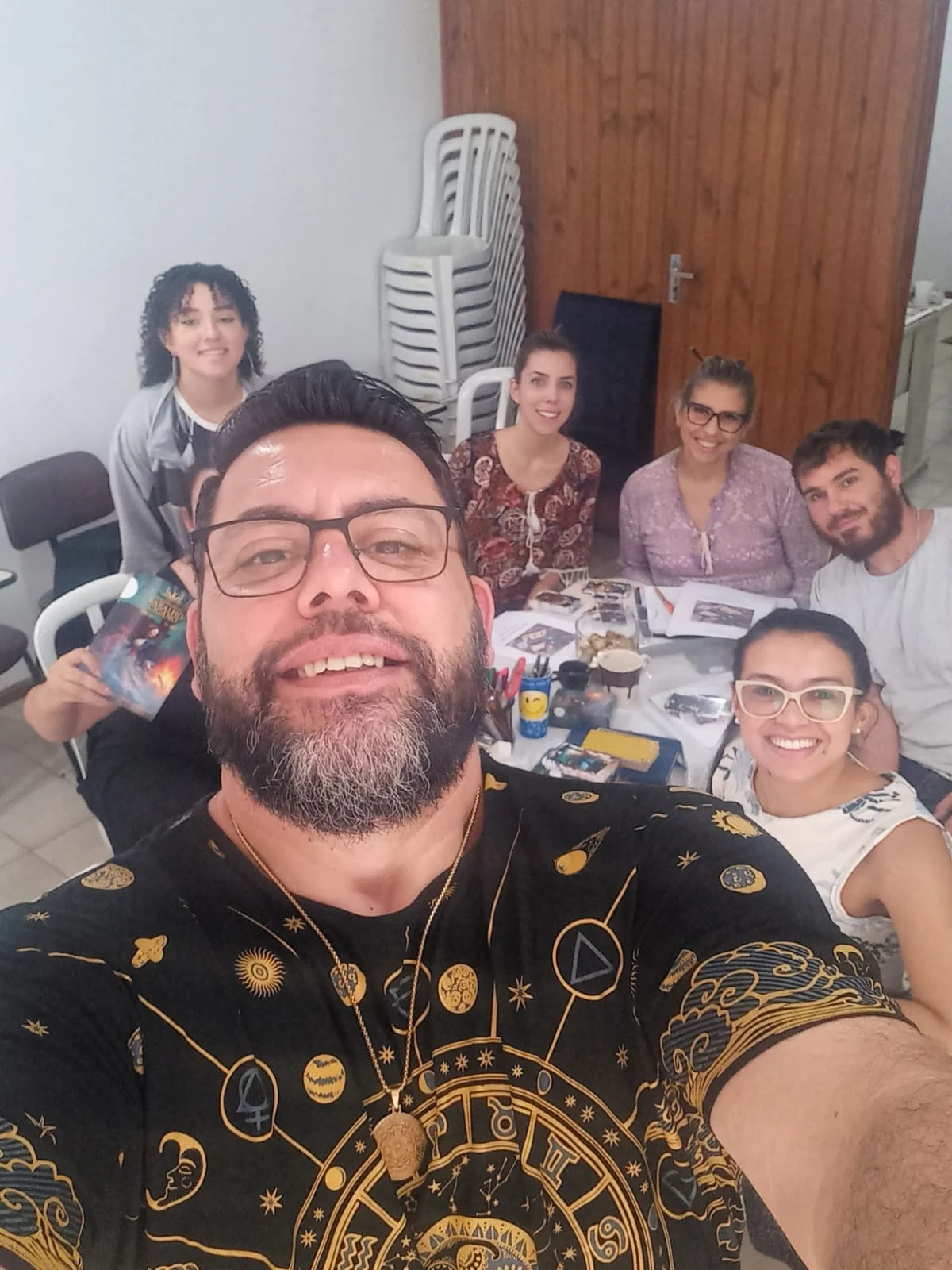 Alex com participantes de um curso presencial de Baralho Cigano
